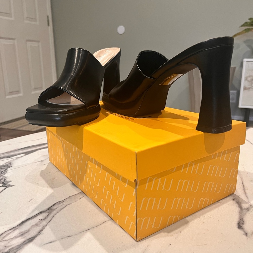 Black Chunky heel Sandal style heels. Square toe.